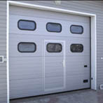 průmyslová vrata s okny